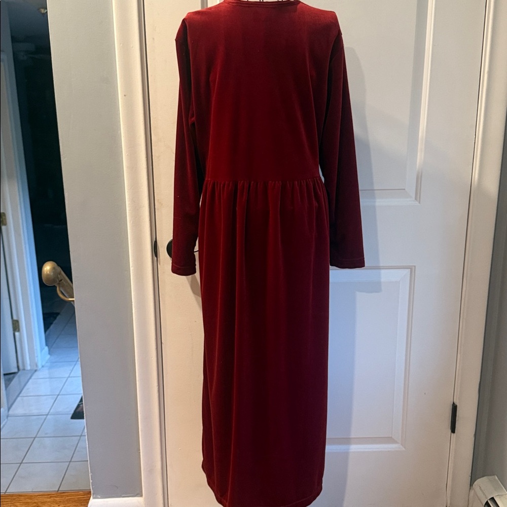 Long sleeve crewneck burgundy velvet dress - Picture 3 of 4
